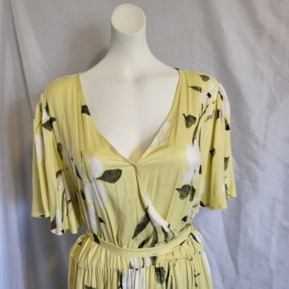 Rachel Roy Plus Size V-Neck, Floral, Size 3X, Flutter Sleeves, Pale Yellow, NWT - Picture 2 of 14